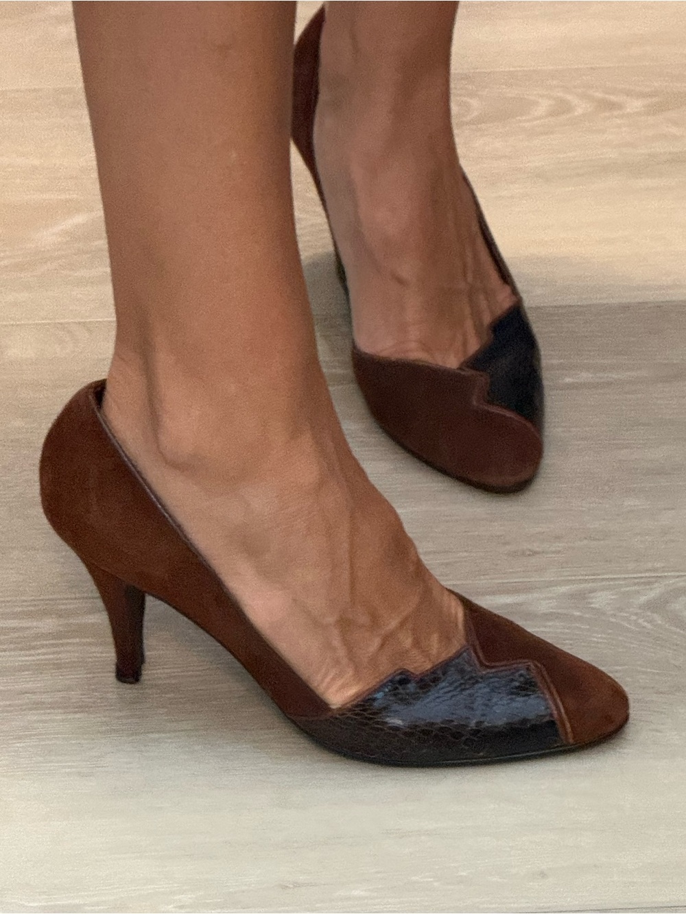 Vintage Mary McFadden Classic Brown Two-Tone Women's Pumps